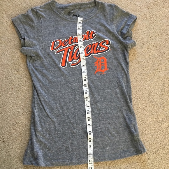 Tiger tee 🐯 - Picture 3 of 3